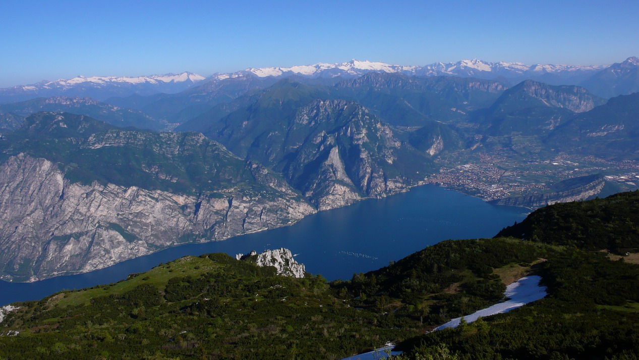 Il Monte Baldo visto dal Garda